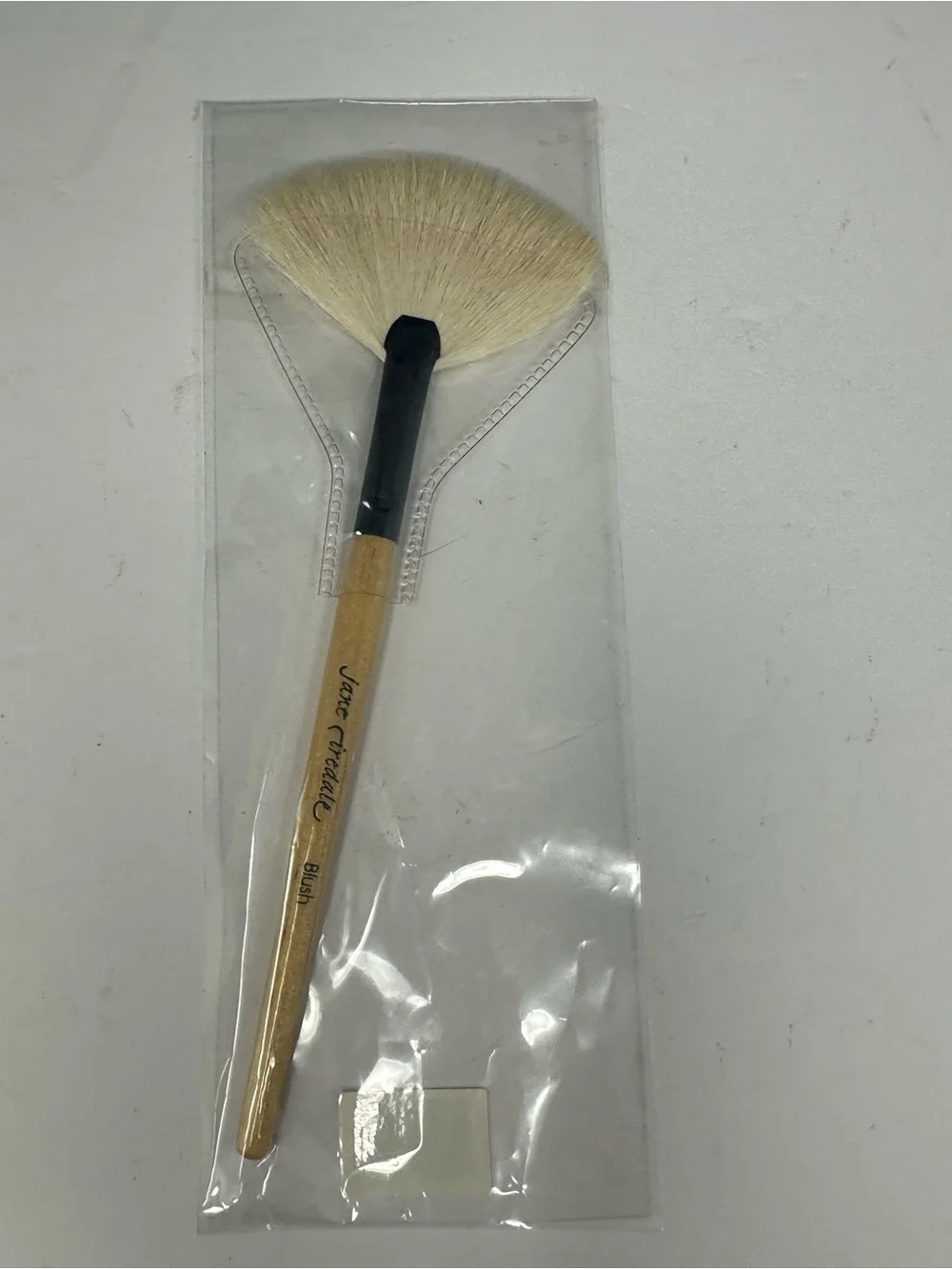 NEW!! Jane Iredale White Fan Blush Brush Sealed! A1
